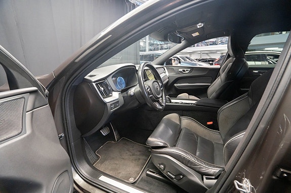 Volvo XC60 16 of 26