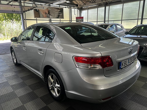 Toyota Avensis 3 of 5