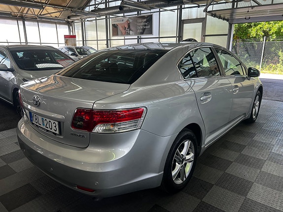 Toyota Avensis 4 of 5