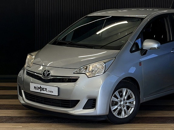 Toyota Verso-S 3 of 5