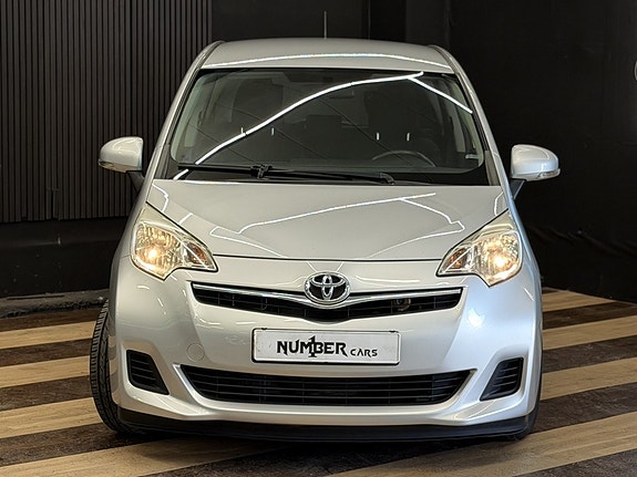 Toyota Verso-S 4 of 5