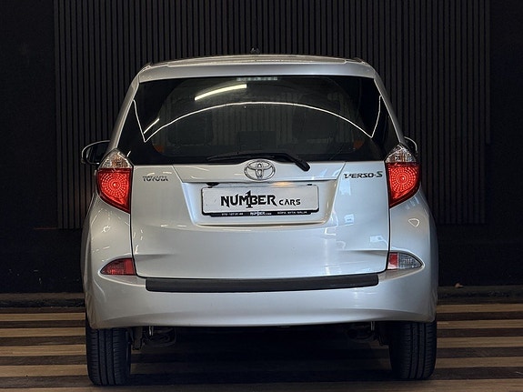 Toyota Verso-S 8 of 18