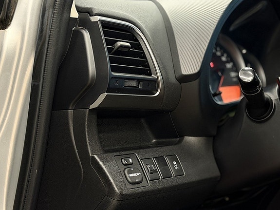 Toyota Verso-S 18 of 18