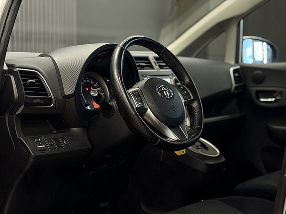 Toyota Verso-S 9 of 18