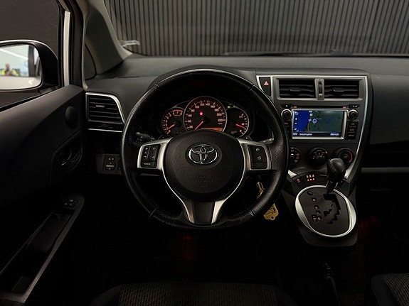 Toyota Verso-S 12 of 18