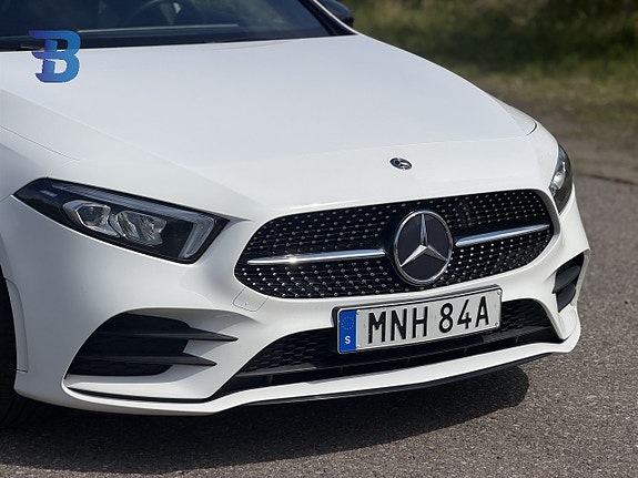 Mercedes-Benz A180 2 of 5