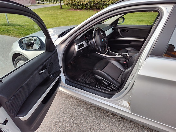 BMW 320d 3 of 11