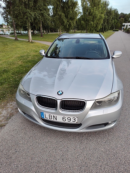 BMW 320d 2 of 11