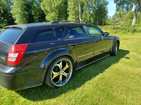 Dodge Magnum 2 of 5