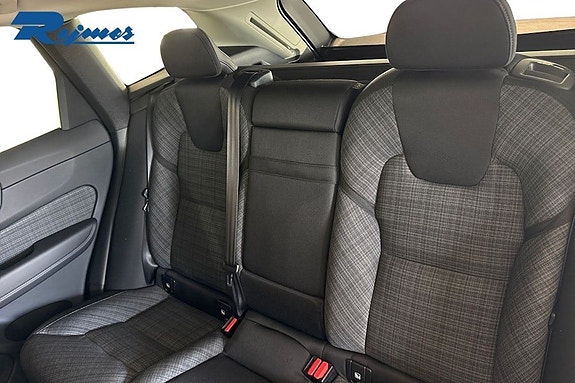 Volvo XC60 10 of 17