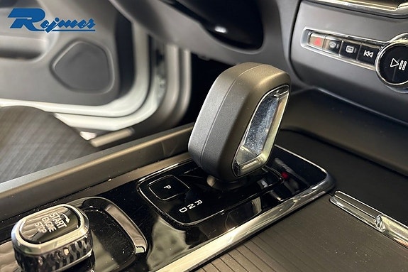 Volvo XC60 8 of 17