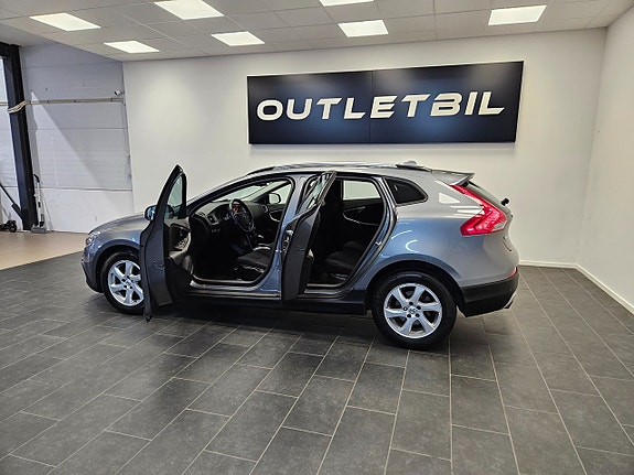 Volvo V40 Cross Country 3 of 5