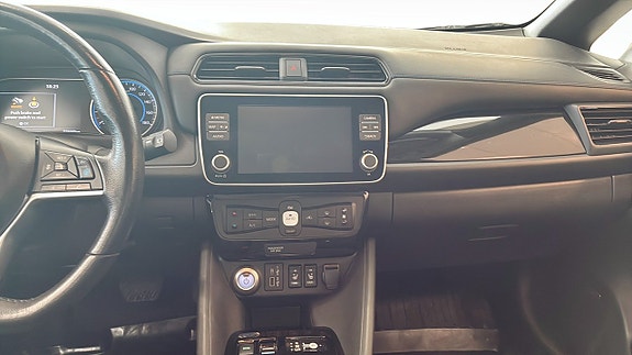 Nissan Leaf 12 of 12