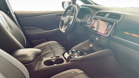 Nissan Leaf 3 of 5