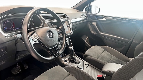 Volkswagen Tiguan 2 of 5