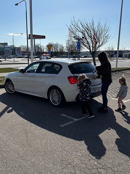 BMW 120i 2 of 13