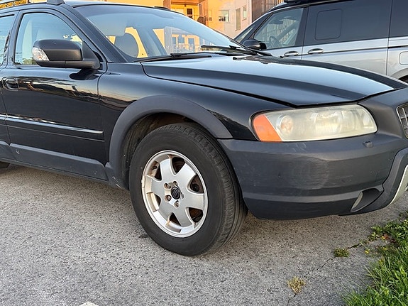 Volvo XC70 3 of 9