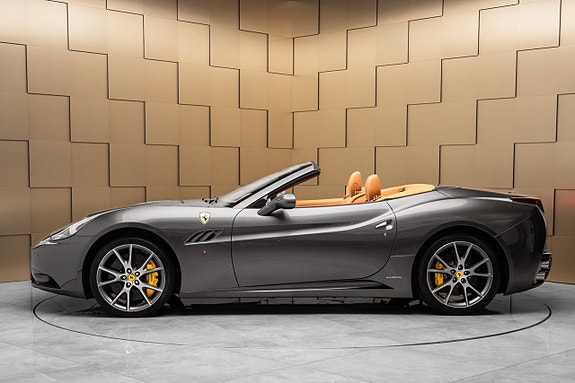 Ferrari California 2 of 5