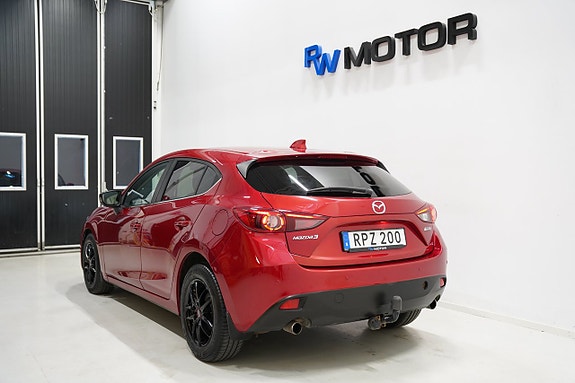 Mazda 3 4 of 5