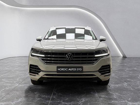 Volkswagen Touareg 9 of 27
