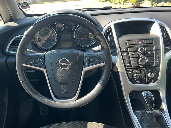 Opel Astra 9 of 17