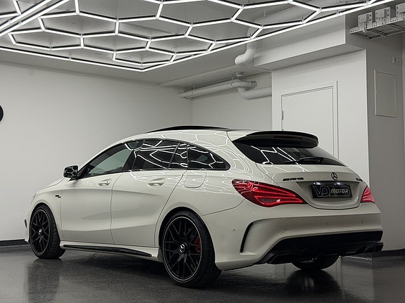 Mercedes-Benz CLA45 3 of 5