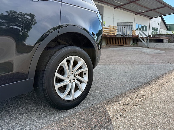 Land Rover Discovery Sport 4 of 5