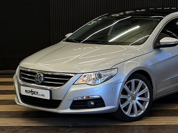 Volkswagen Passat CC 3 of 5
