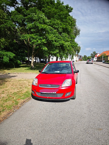 Ford Fiesta 2 of 3
