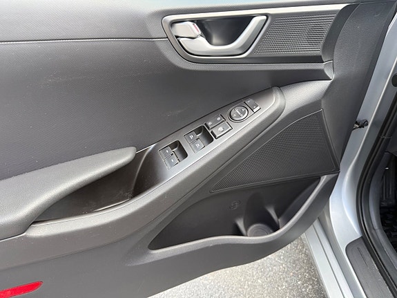 Hyundai IONIQ 12 of 25