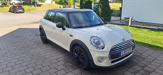MINI Cooper 3 of 4