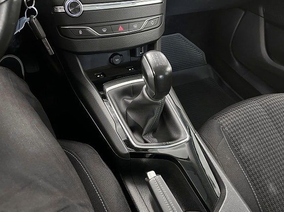Peugeot 308 17 of 18