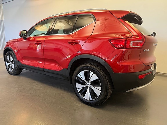 Volvo XC40 3 of 5