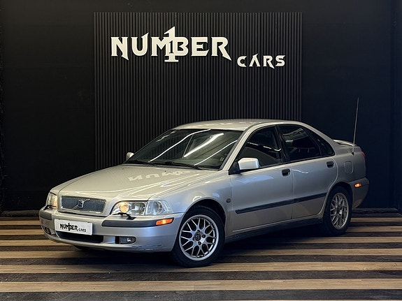 Volvo S40 2 of 5