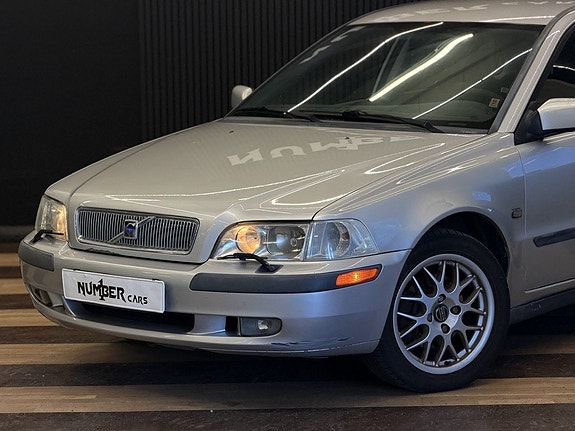 Volvo S40 3 of 5