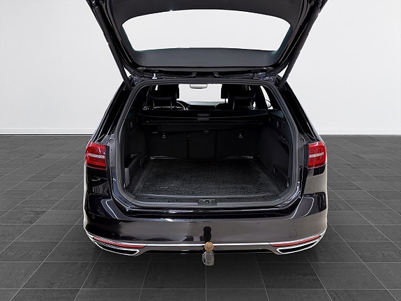 Volkswagen Passat 16 of 18
