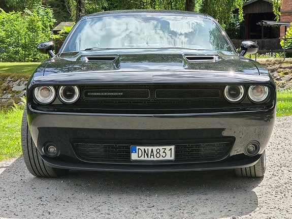 Dodge Challenger 2 of 5