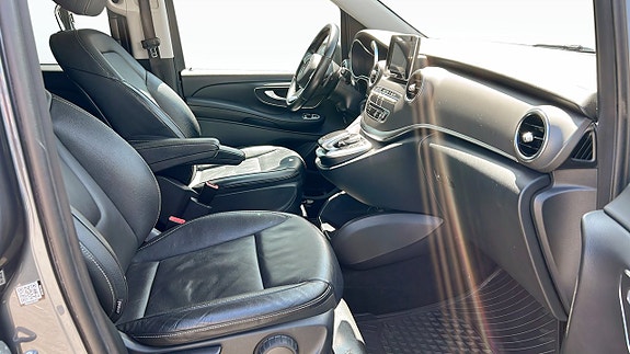 Mercedes-Benz V220 d 3 of 5