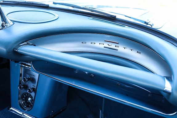 Chevrolet Corvette 17 of 22