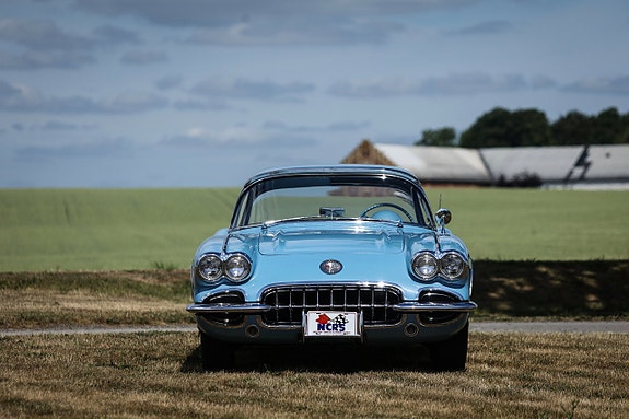 Chevrolet Corvette 3 of 5