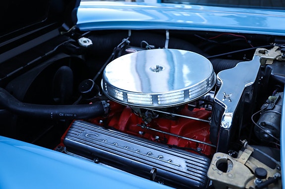 Chevrolet Corvette 12 of 22