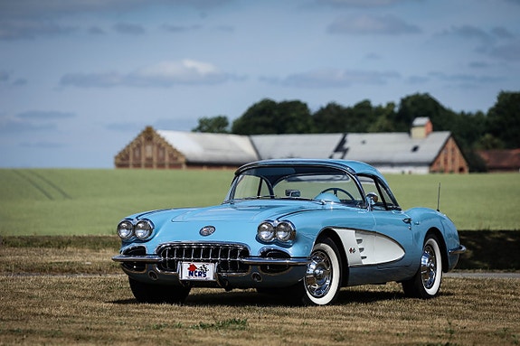 Chevrolet Corvette 4 of 5