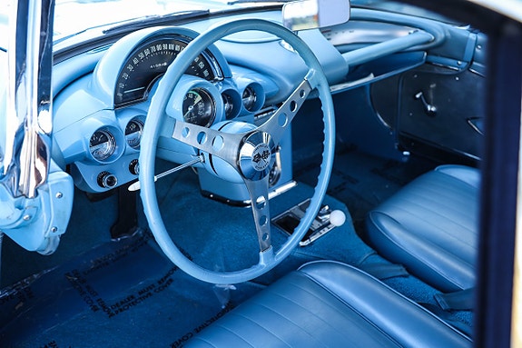 Chevrolet Corvette 14 of 22