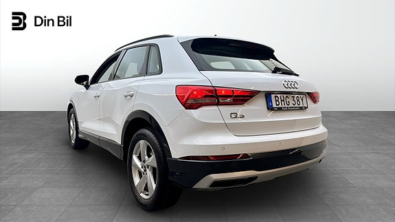 Audi Q3 3 of 5