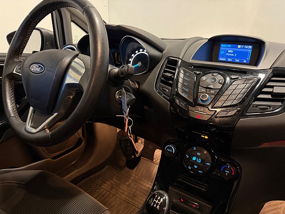 Ford Fiesta 13 of 18