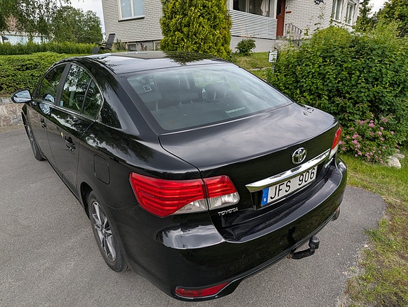 Toyota Avensis 2 of 5