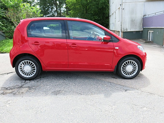 Volkswagen UP! 3 of 5