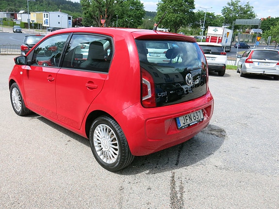 Volkswagen UP! 4 of 5