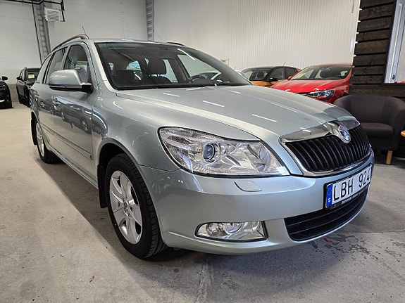 Skoda Octavia 2 of 5