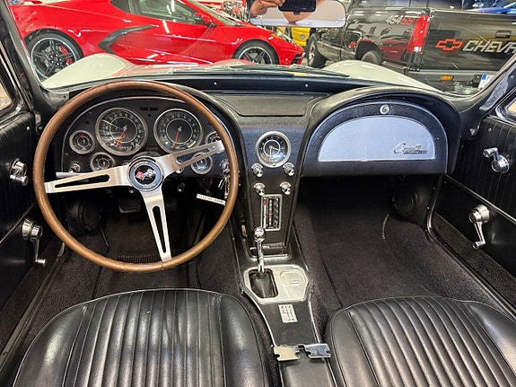 Chevrolet Corvette 24 of 30